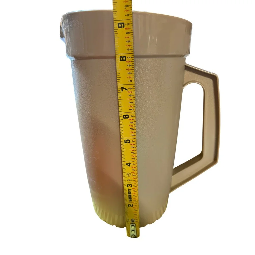 Vintage Tupperware‎ 2 Quart Pitcher Almond Tan Push Button Lid 800-5 Made in USA